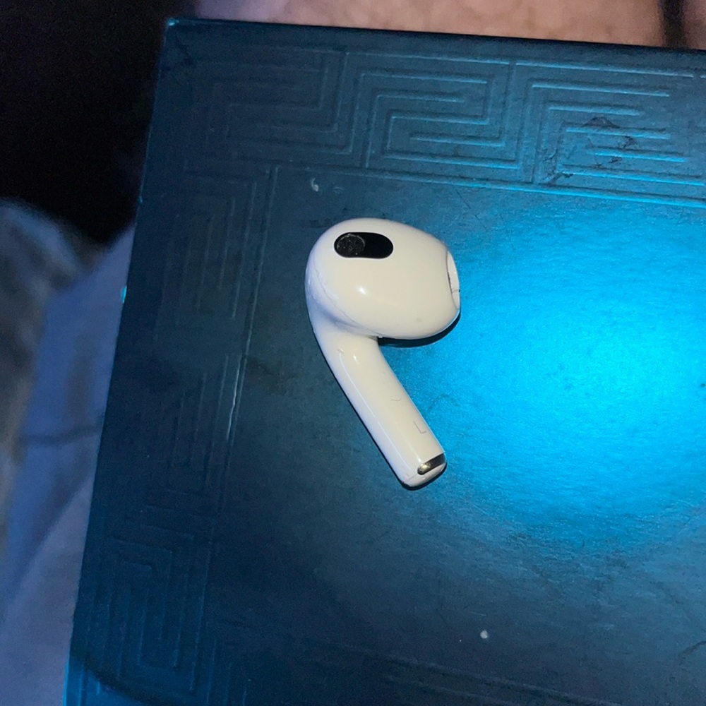 Left Apple AirPod Pro